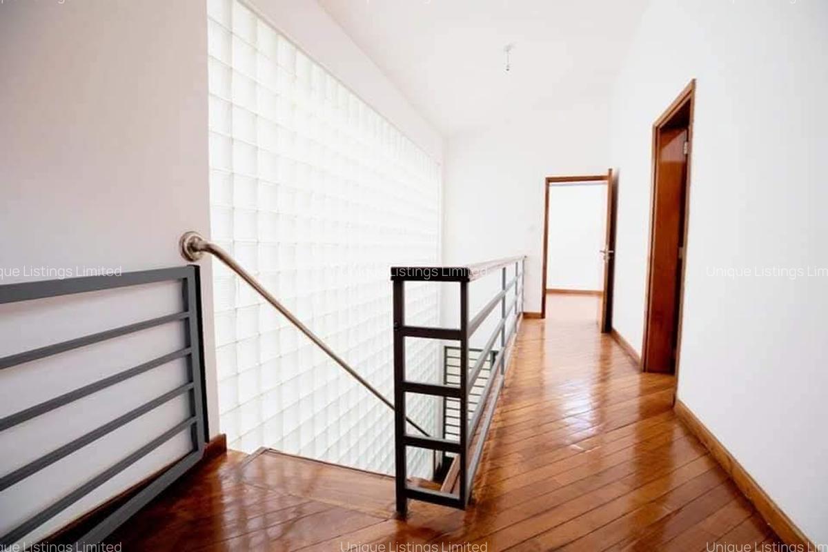 4 Bed Townhouse with En Suite in Lavington - 6