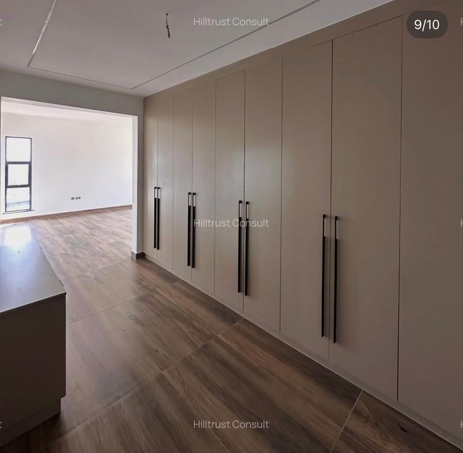 2 Bed Apartment with En Suite in Brookside - 5