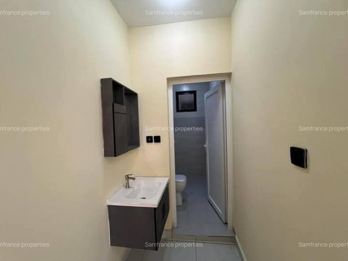 3 Bed Apartment with En Suite at Beach Road - 11