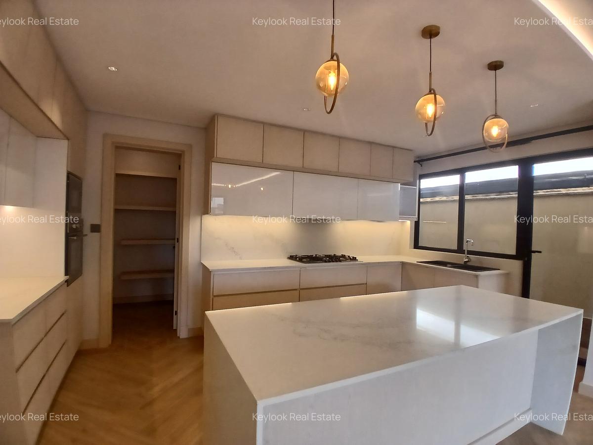 6 Bed Townhouse with En Suite at Lavington - 17
