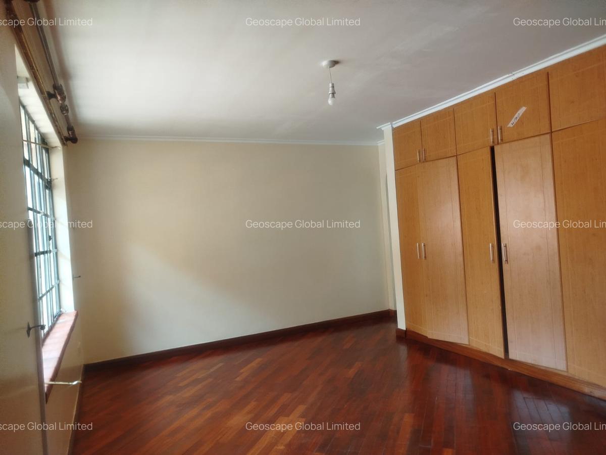 4 Bed House with En Suite in Lavington - 4