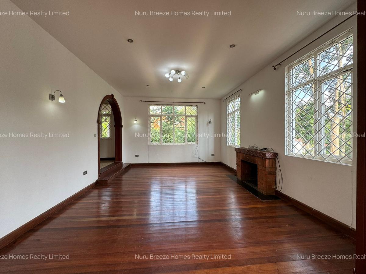 5 Bed Townhouse with En Suite in Rosslyn - 2