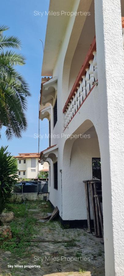 4 Bed House with En Suite at Portreitz - 3