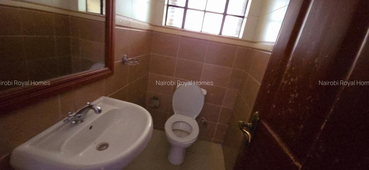 4 Bed Townhouse with En Suite at Lavington Closet - 9