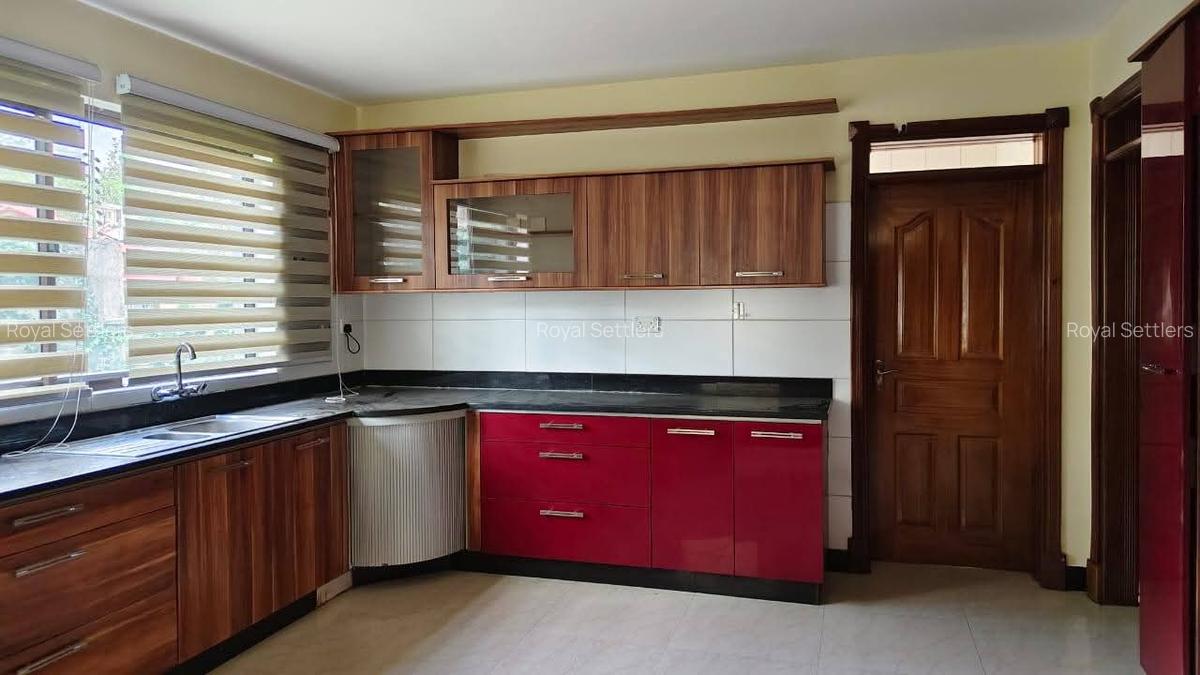 5 Bed Townhouse with En Suite at Grevillea Grove - 3