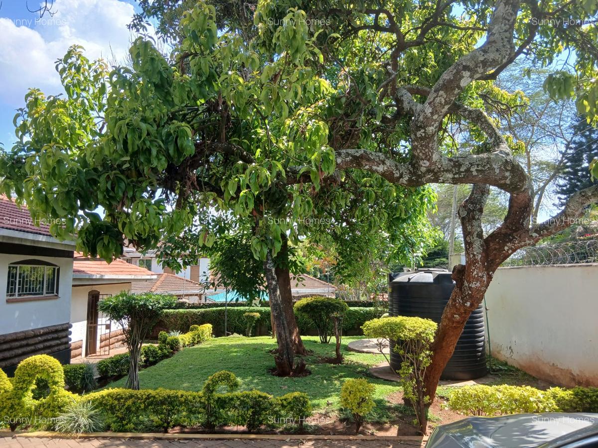 4 Bed Villa with En Suite at Rossylin Lone Tree - 4