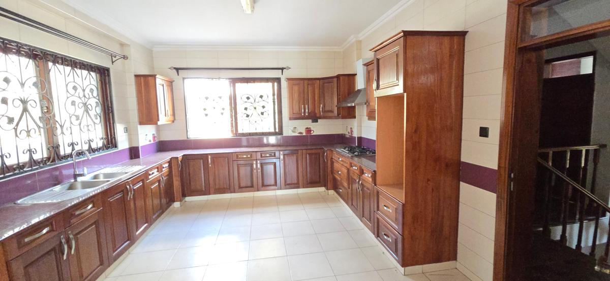 5 Bed Townhouse with En Suite at Convent Drive - 13