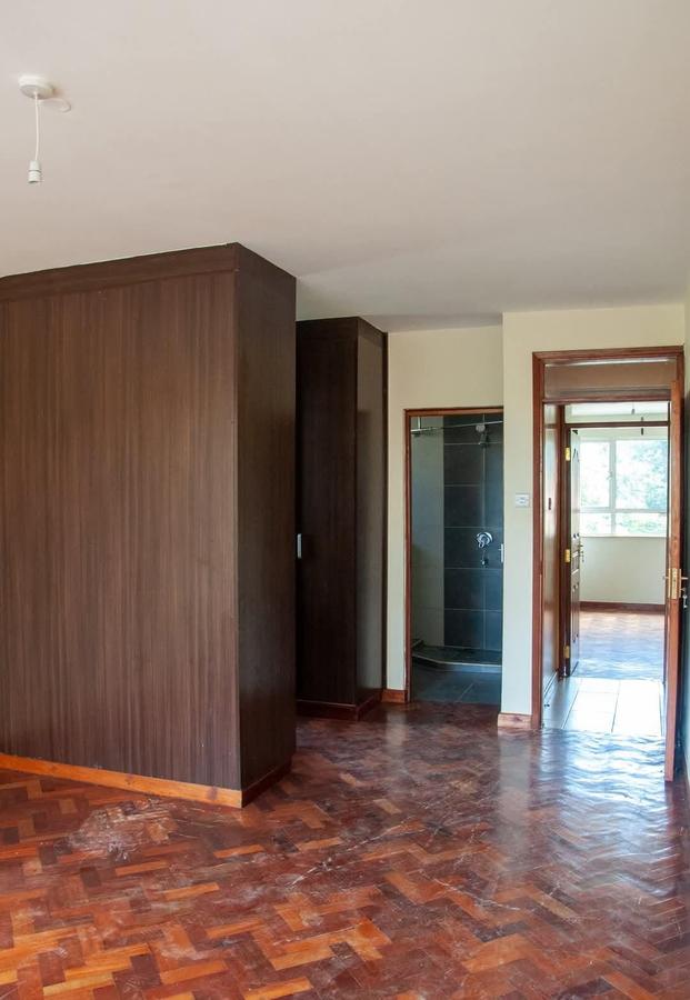 3 Bed Apartment with En Suite in Parklands - 4