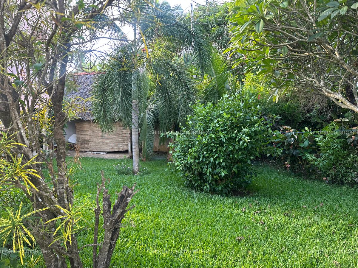 5 Bed Villa with En Suite at Beach Road - 8