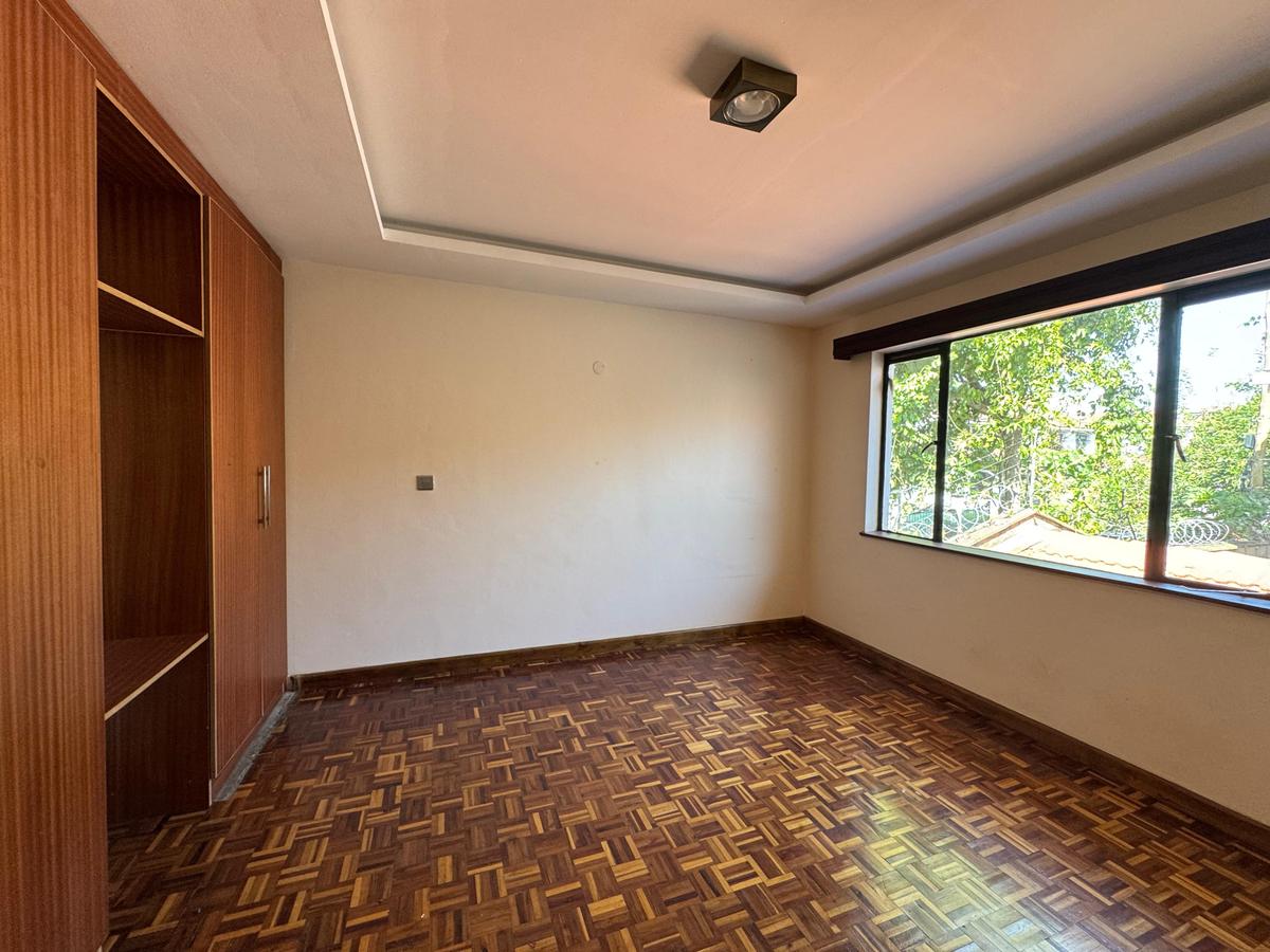 4 Bed Townhouse with En Suite in Rhapta Road - 12