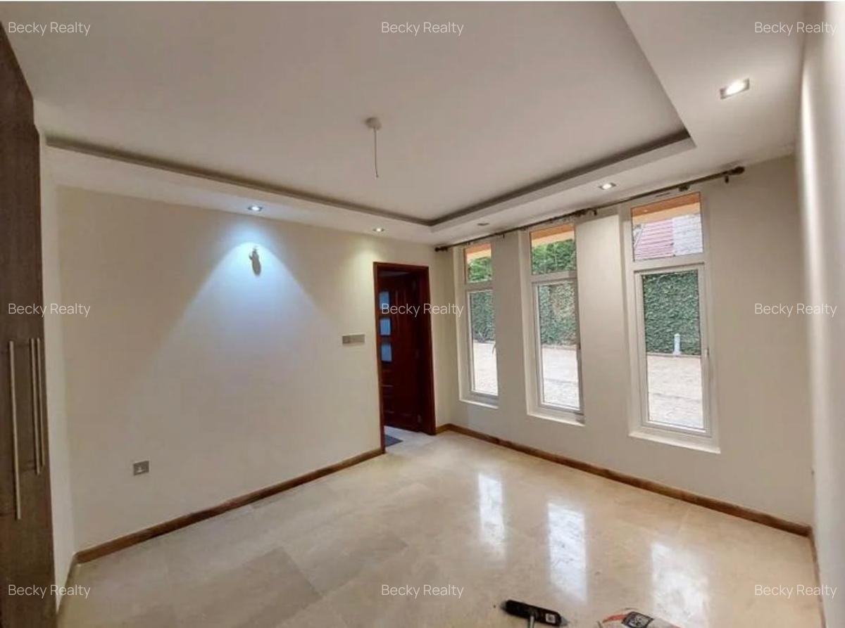 4 Bed Villa with En Suite in Lavington - 4