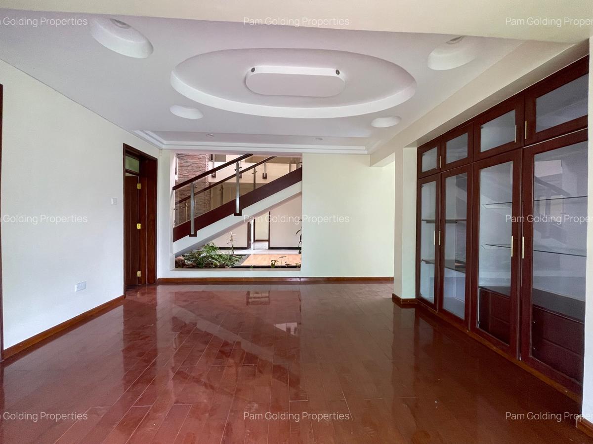 5 Bed Townhouse with En Suite in Karen - 6