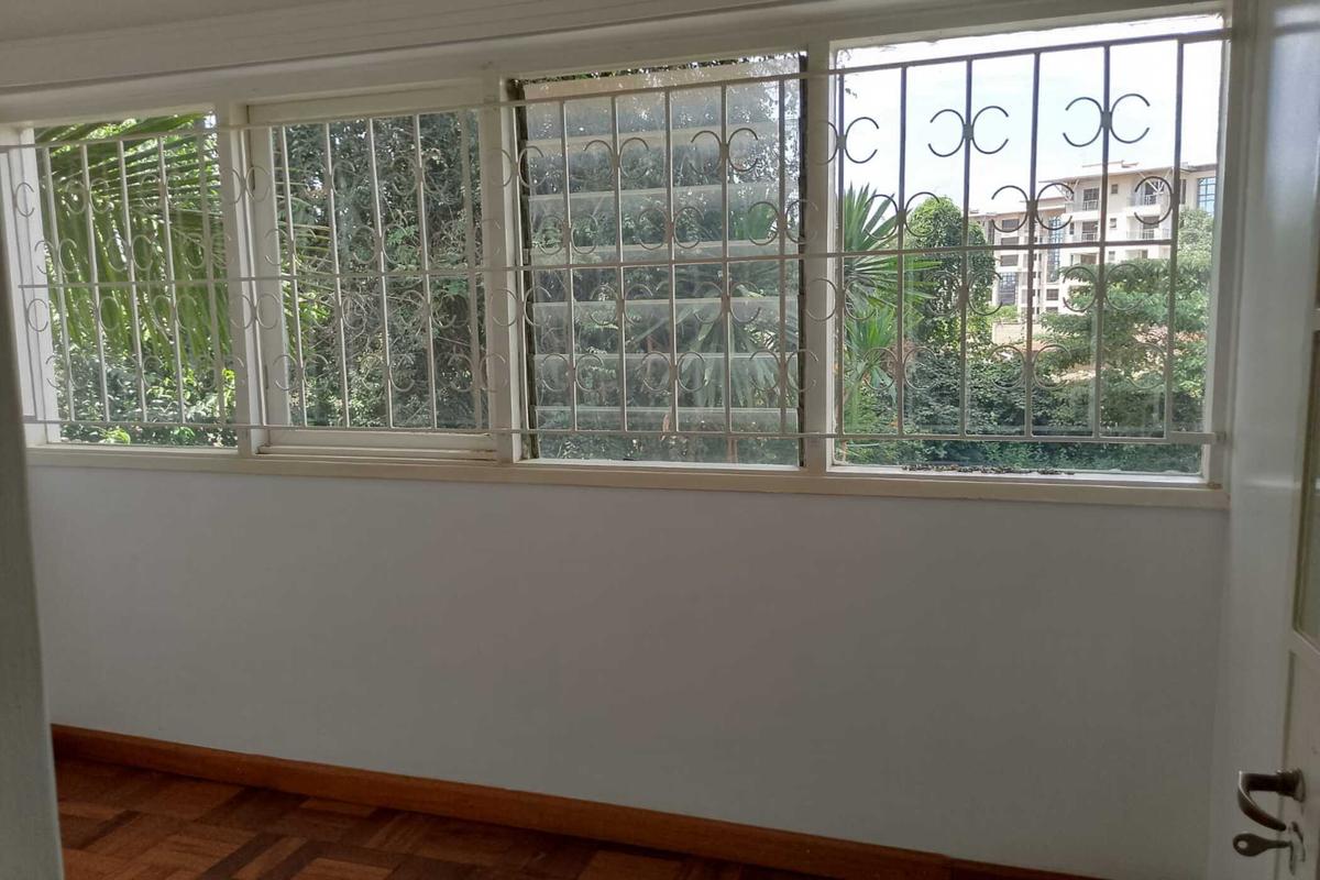 3 Bed Townhouse with En Suite at Dennis Pritt Road - 17