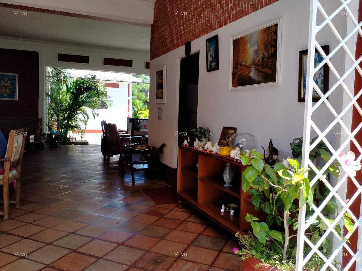 4 Bed Villa with En Suite at Casuarina - 12