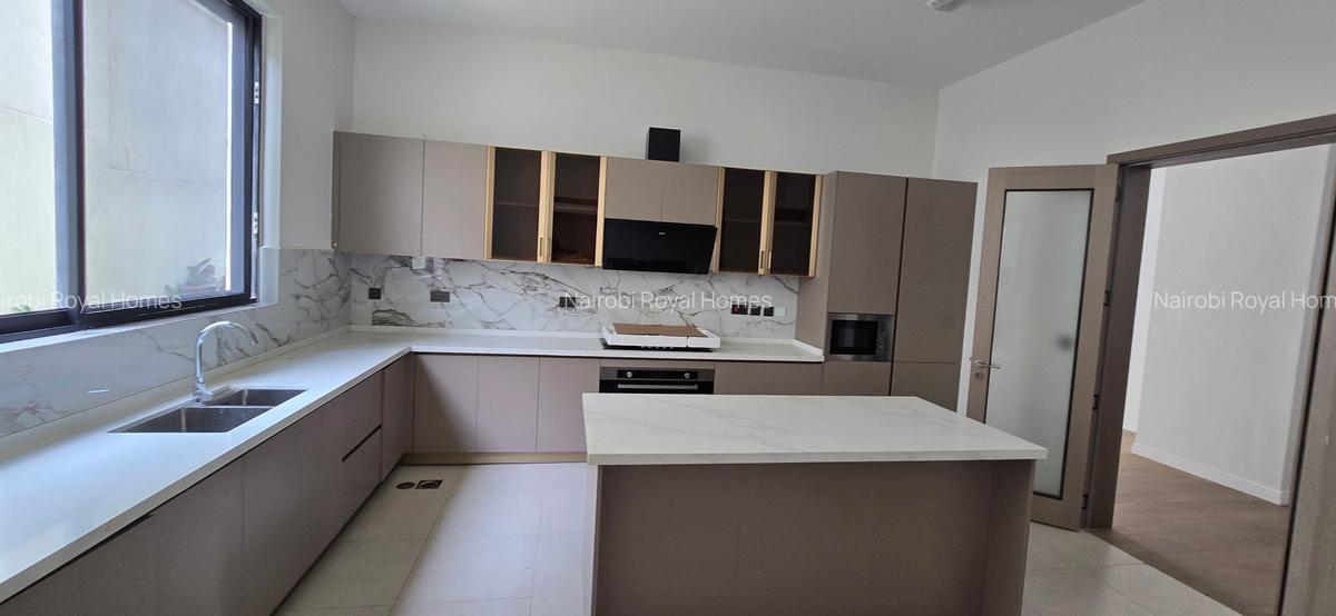 5 Bed Townhouse with En Suite at Lavington Green - 2