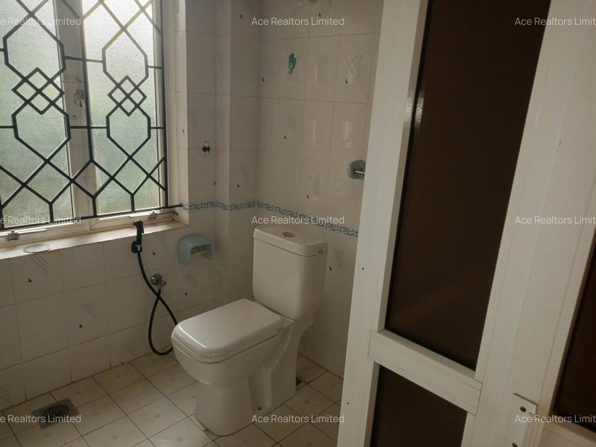 4 Bed Townhouse with En Suite at Hillview - 15