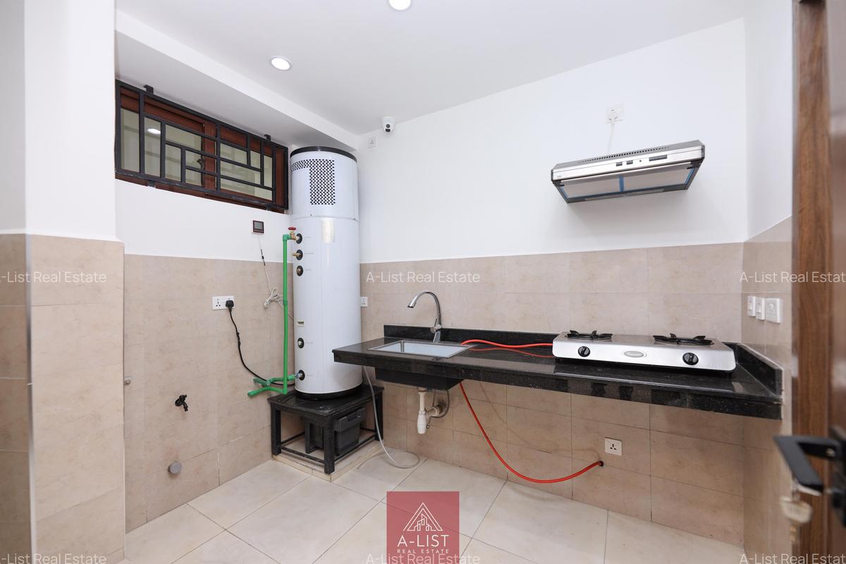 4 Bed Apartment with En Suite at 2Nd Avenue - 13