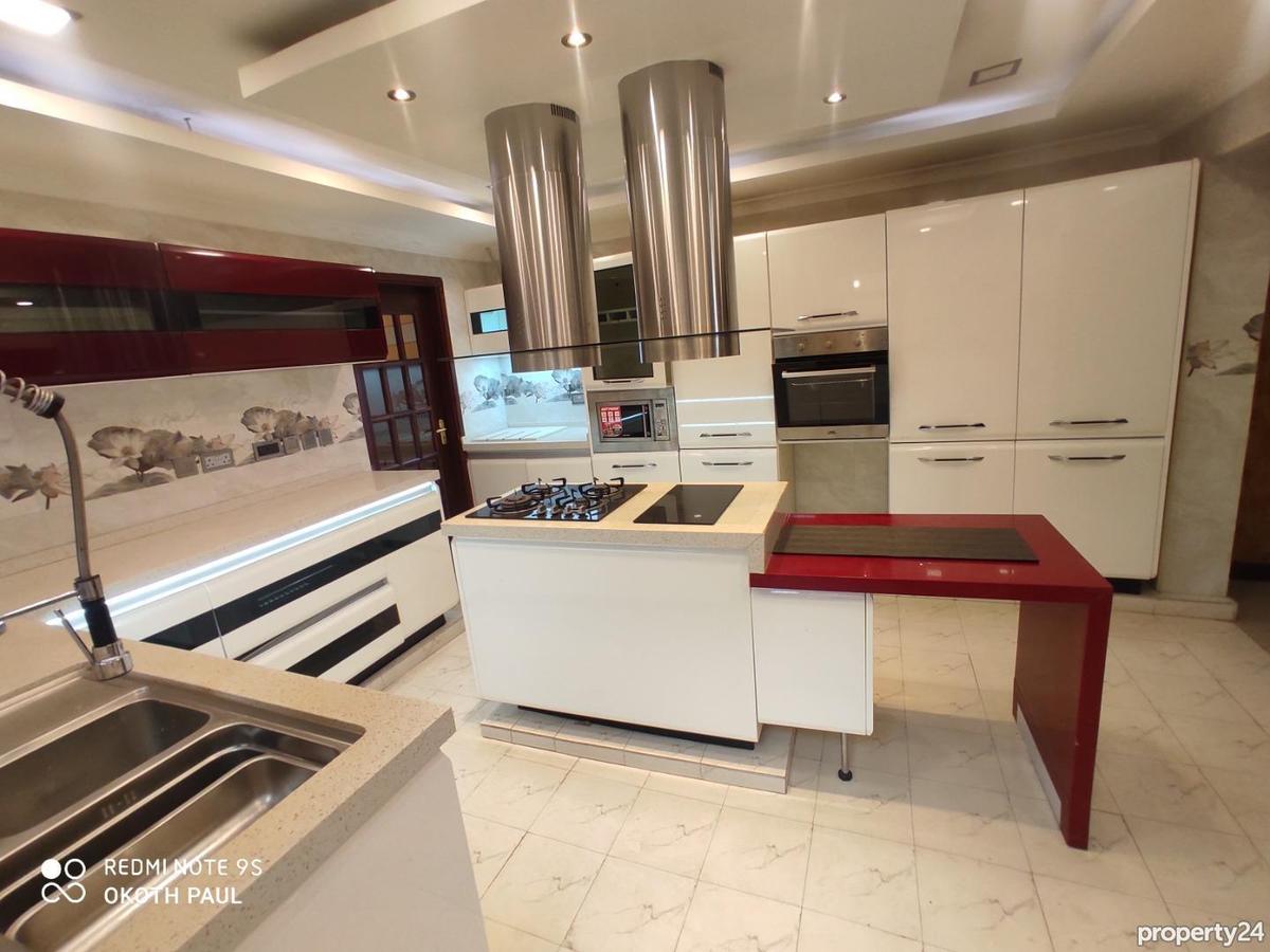 5 Bed Townhouse with En Suite in Lavington - 3