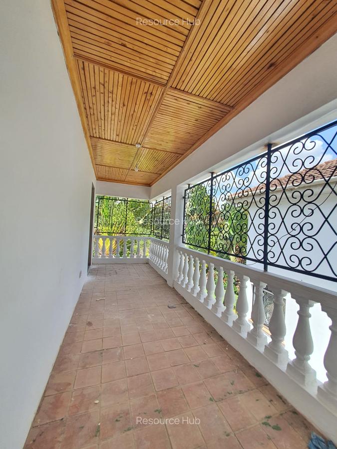 6 Bed House with En Suite in Nyari - 14