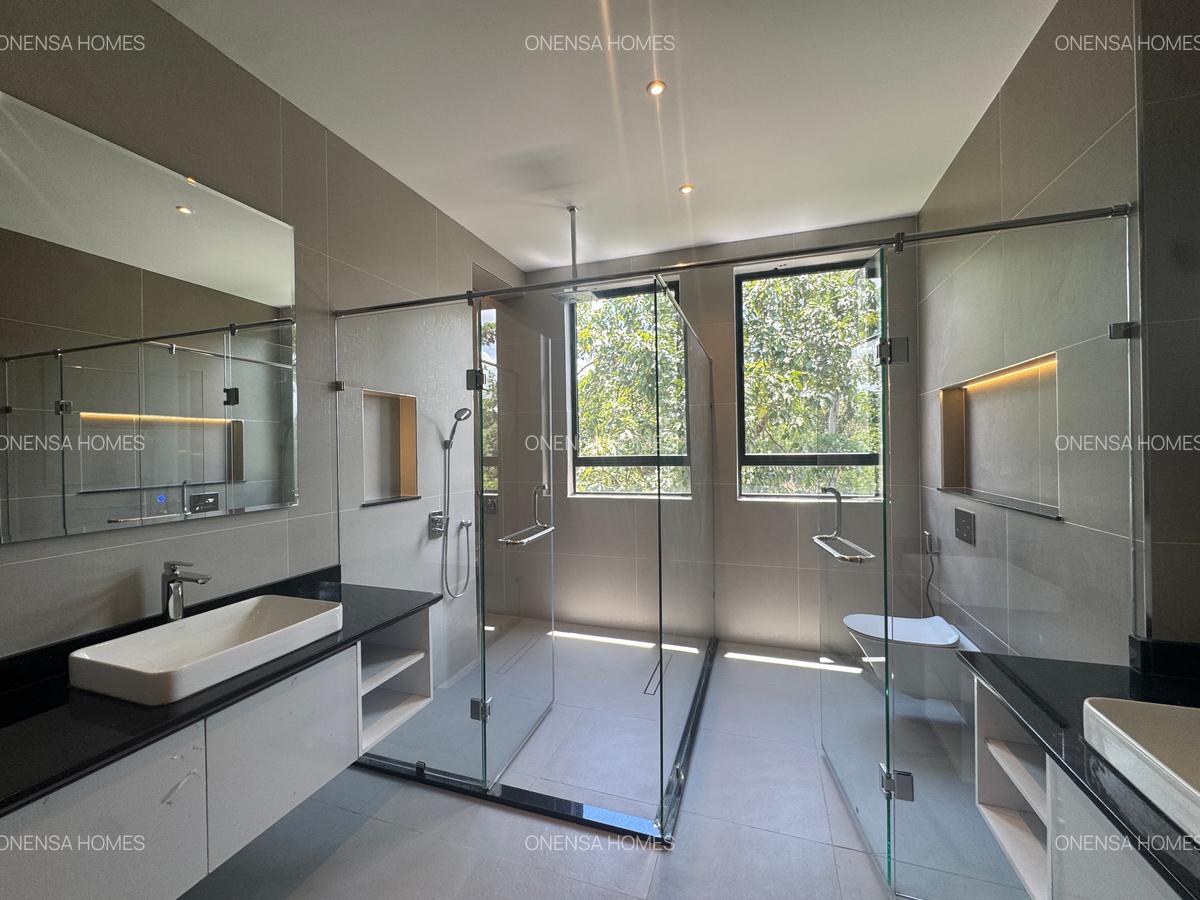 6 Bed Villa with En Suite in Kitisuru - 18