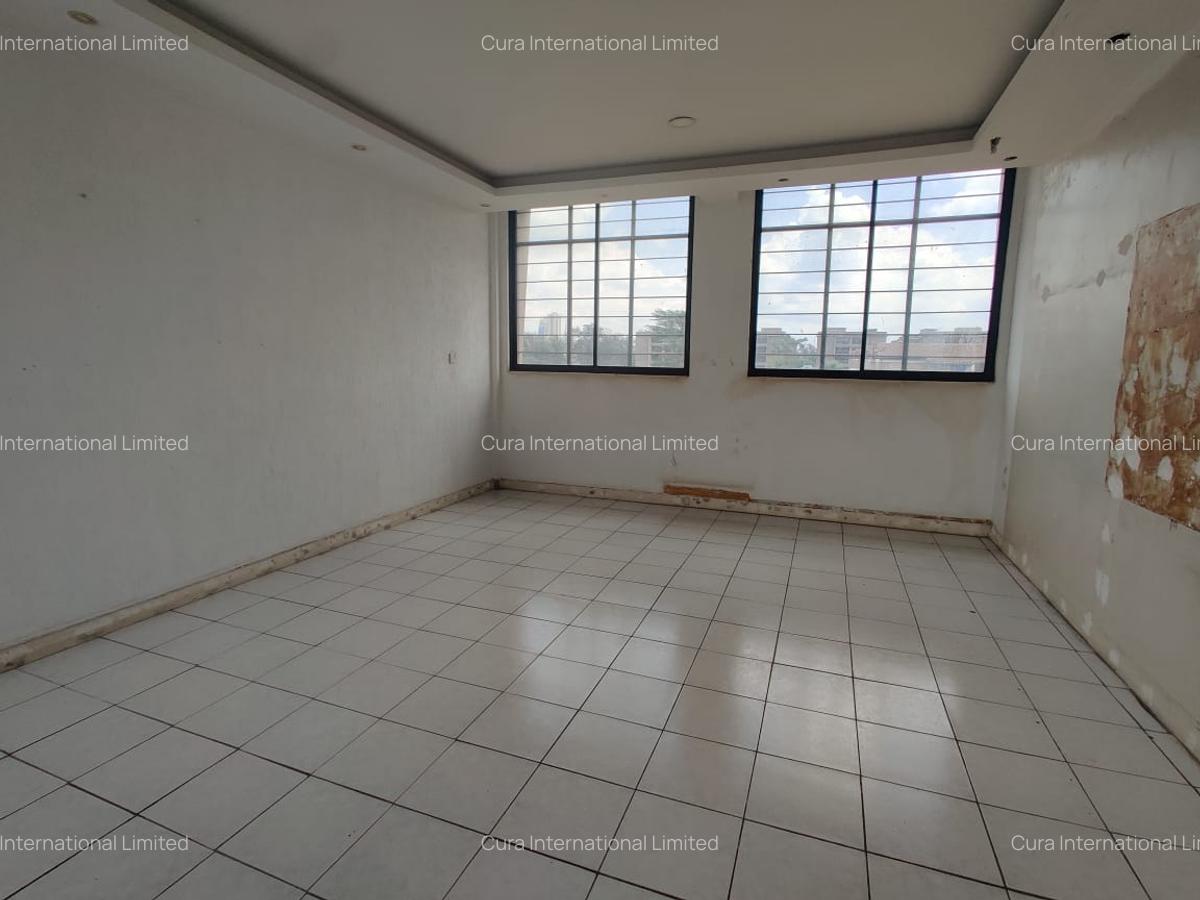 1,786 ft² Commercial Property with Service Charge Included in Industrial Area - 5