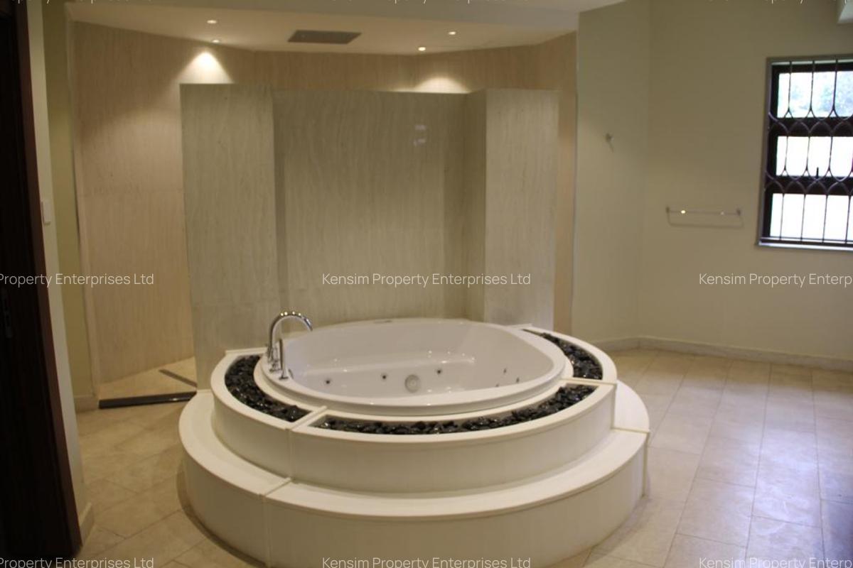 5 Bed House with En Suite in Runda - 5