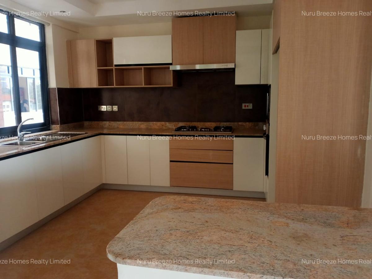 3 Bed Apartment with En Suite in Riverside - 17
