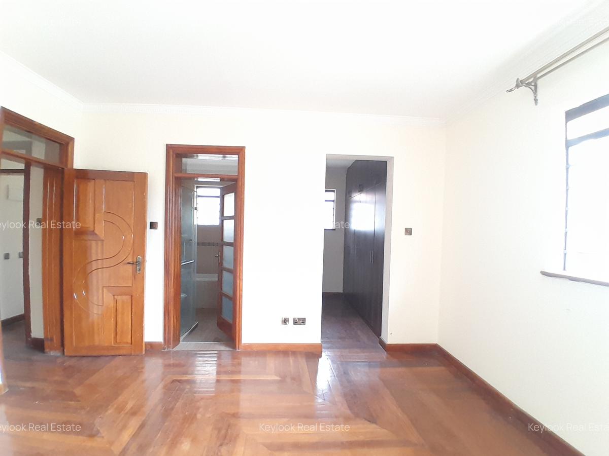 5 Bed Townhouse with En Suite at Lavington - 11