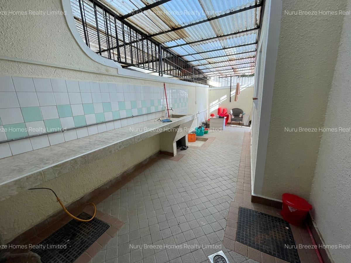 4 Bed Townhouse with En Suite in Lavington - 18