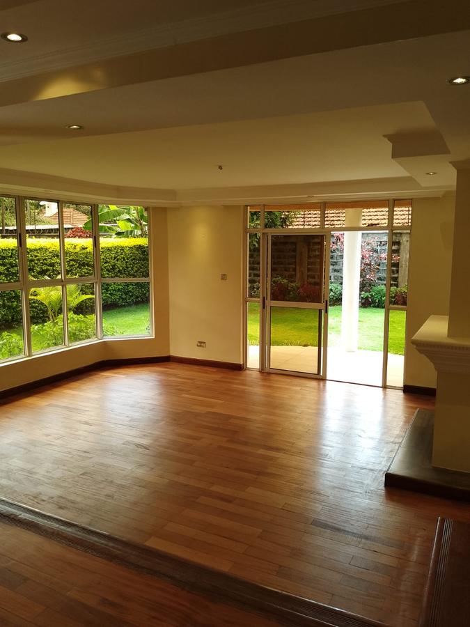 5 Bed House with En Suite in Lavington - 7