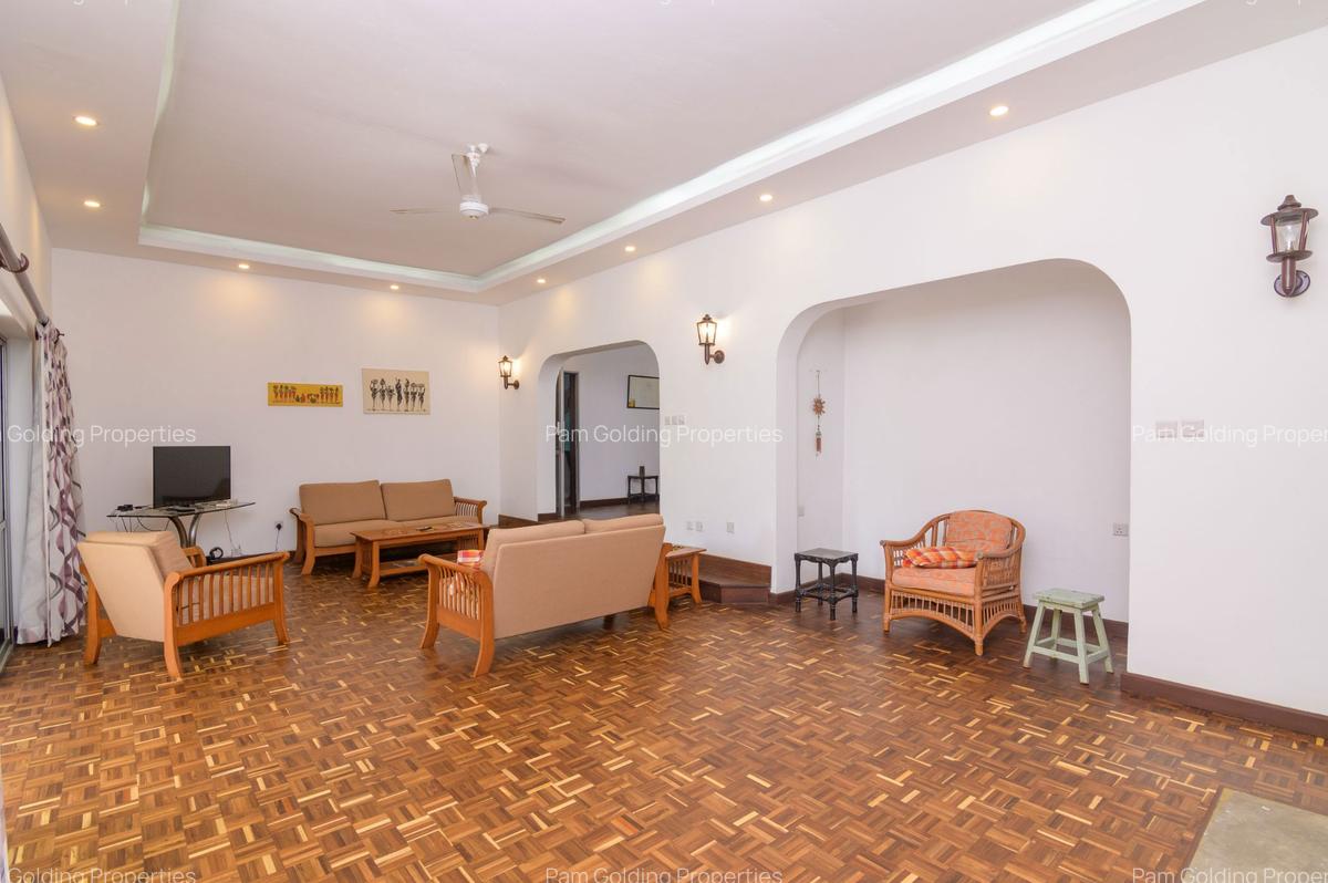 5 Bed House with En Suite in Nyali Area - 4