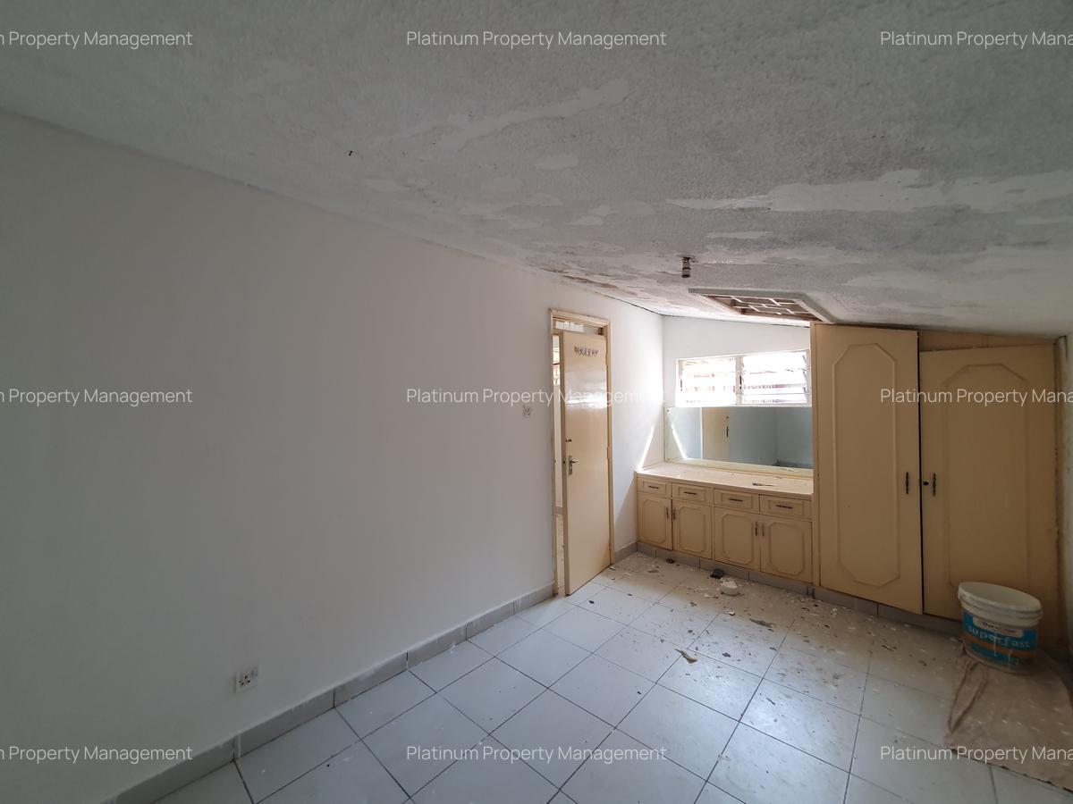 4 Bed House with En Suite at 2Nd Parklands Avenue - 15