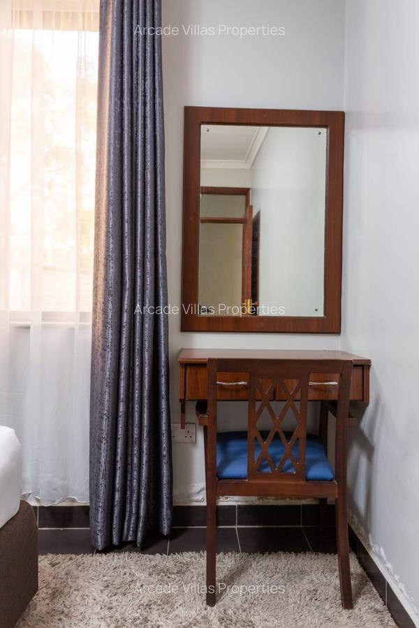 Serviced 1 Bed Apartment with En Suite in Riverside - 11