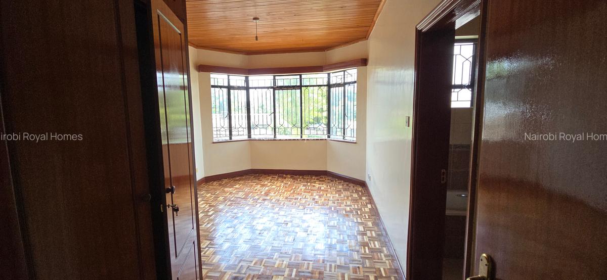 5 Bed Townhouse with En Suite at Apple Cross - 12