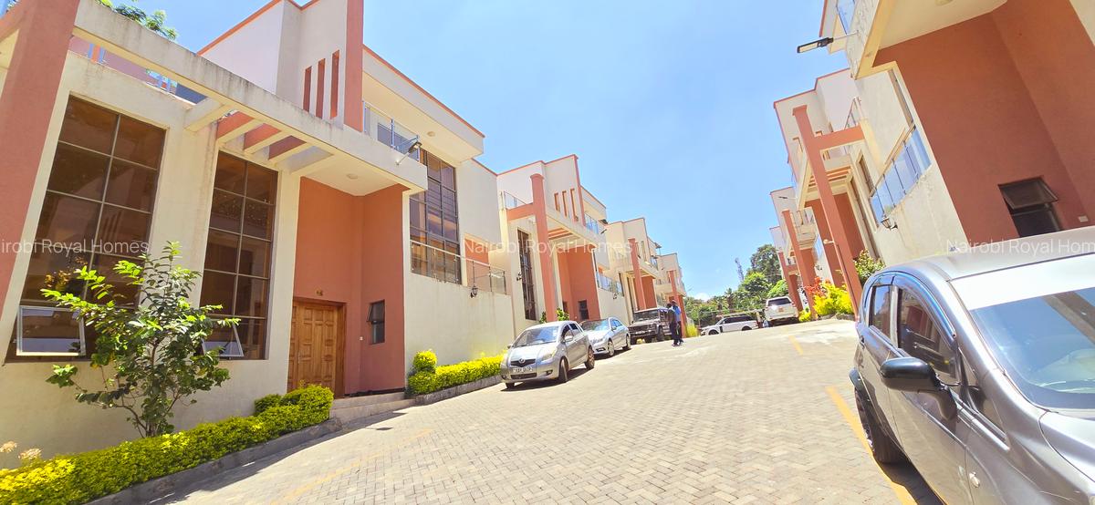 5 Bed Townhouse with En Suite at Lavington - 1