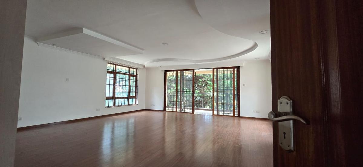 5 Bed House with En Suite in Runda - 11