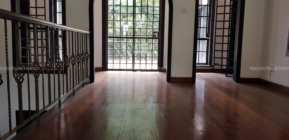 4 Bed Townhouse with En Suite at Riverside Drive - 16