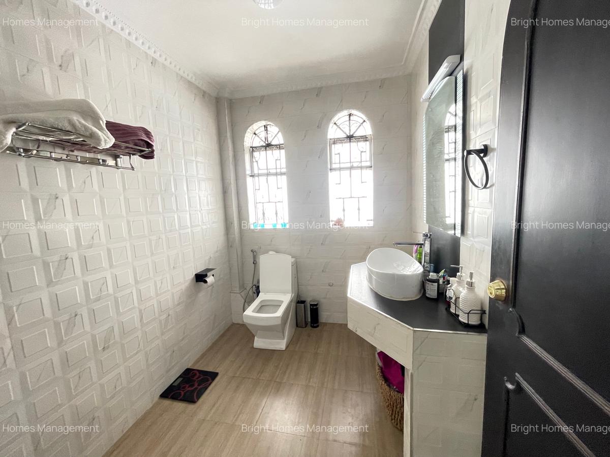 5 Bed Townhouse with Swimming Pool in Riverside - 8