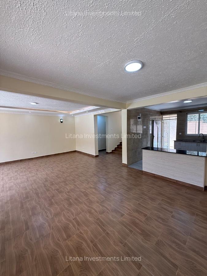 4 Bed Townhouse with En Suite at Gateway Mall - 6