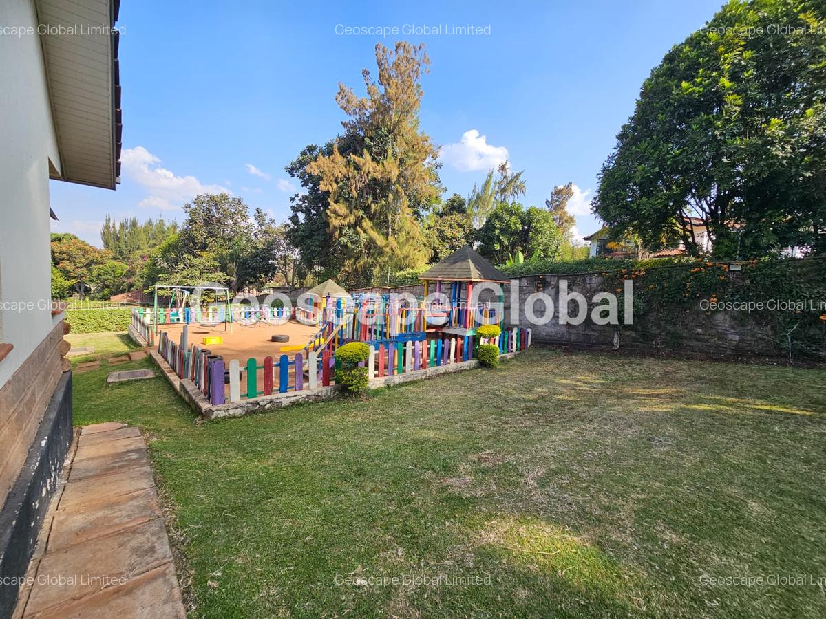 5 Bed House with En Suite in Rosslyn - 2