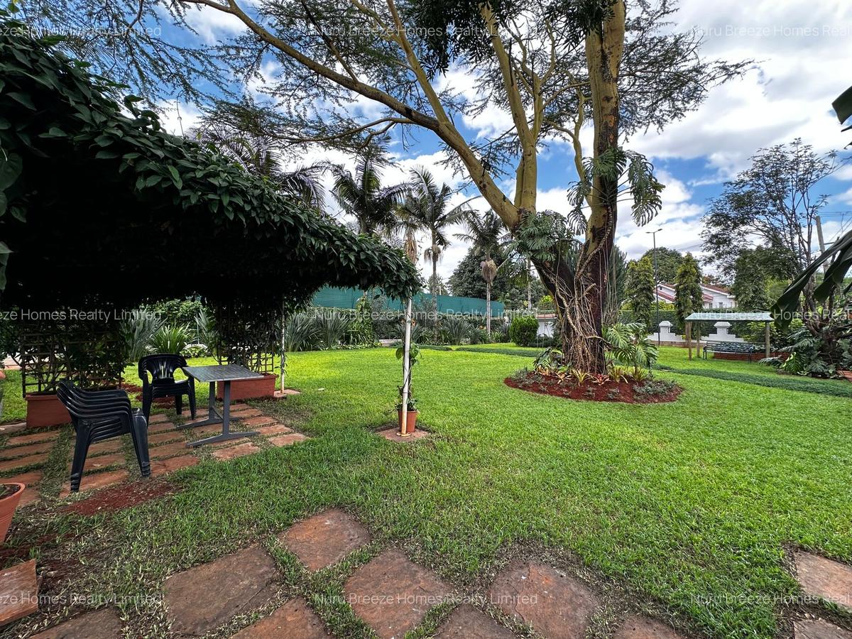 5 Bed House with En Suite in Runda - 11