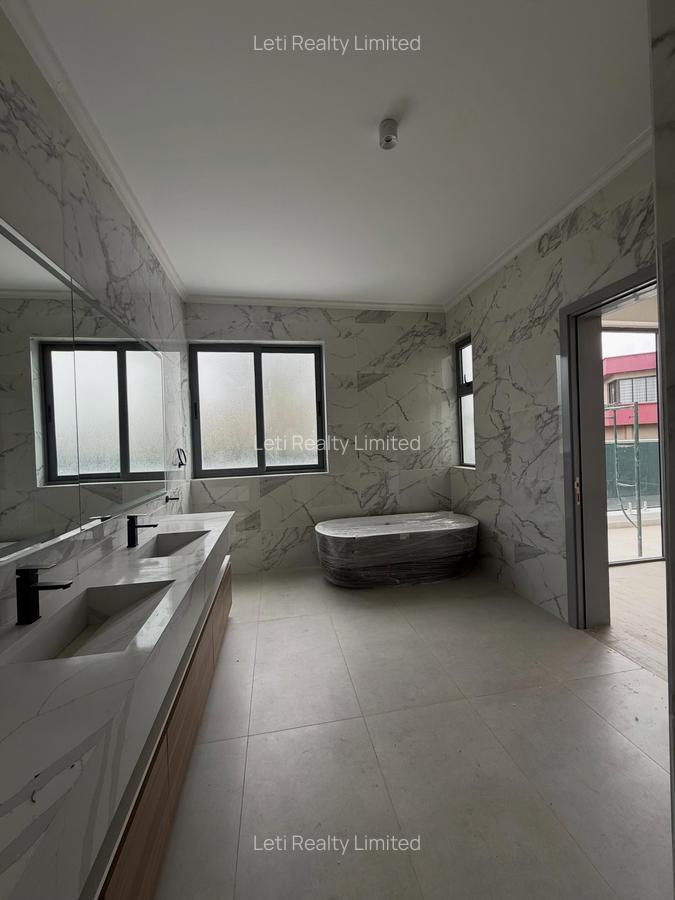 5 Bed Townhouse with En Suite in Lavington - 16