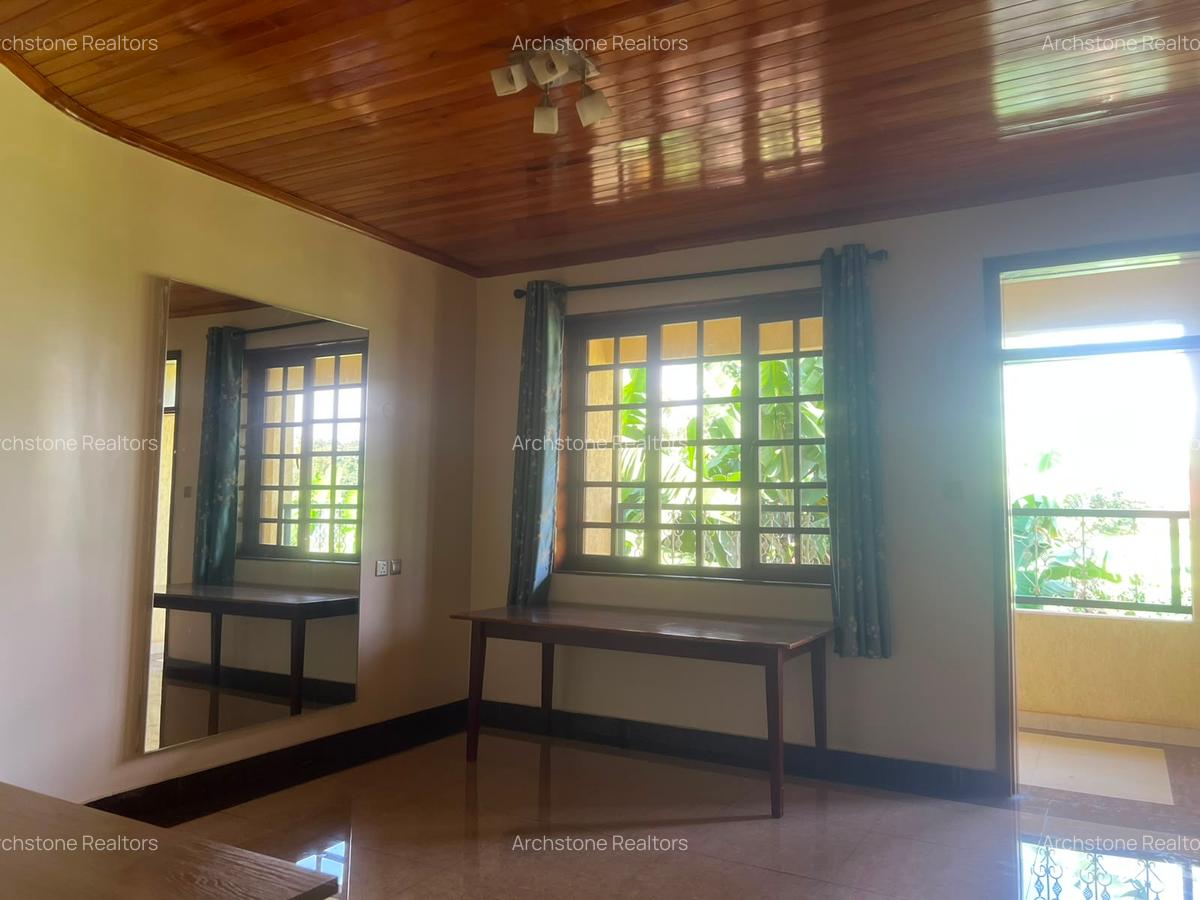10 Bed House with En Suite in Runda - 12
