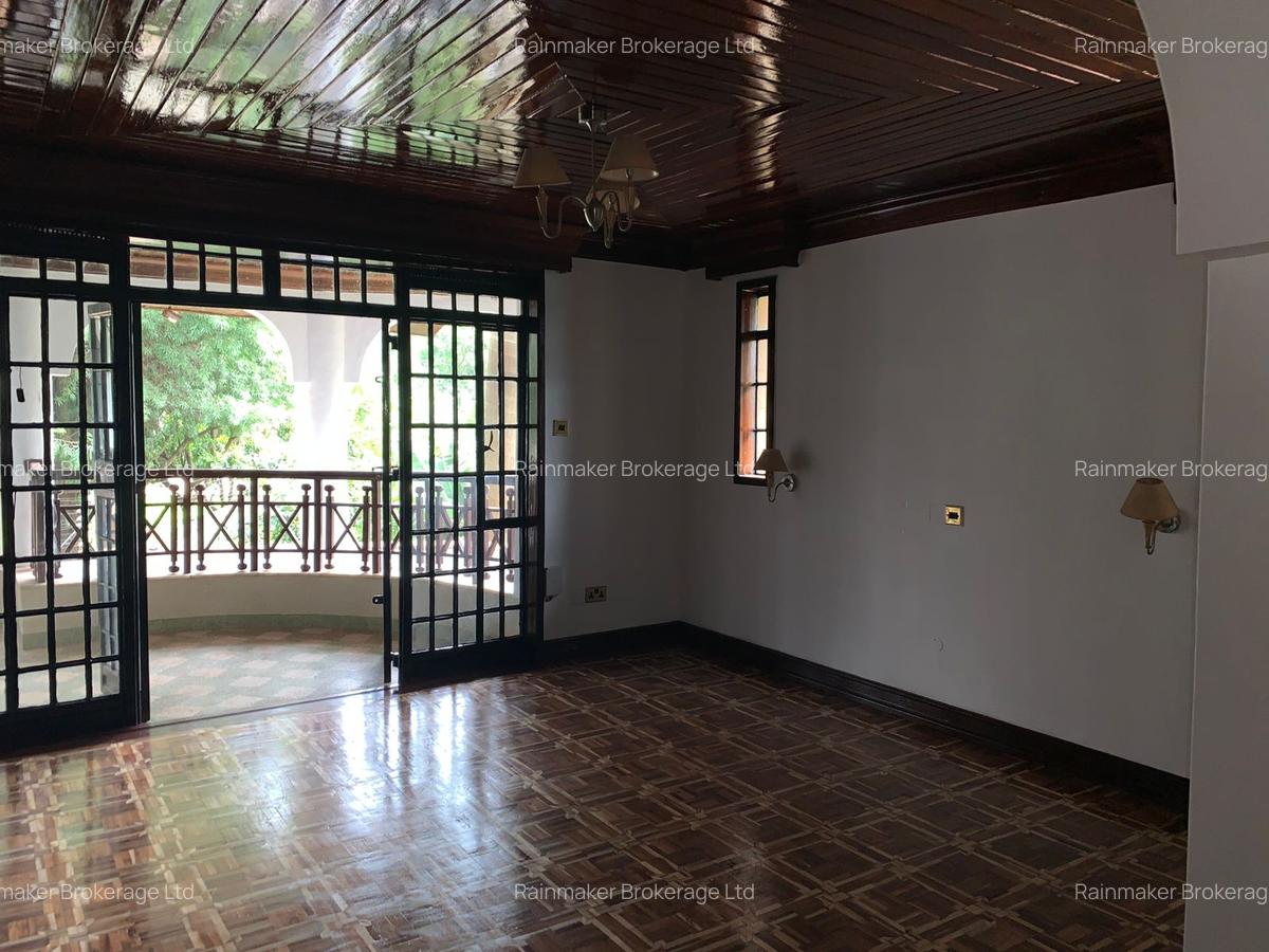 4 Bed House with En Suite in Runda - 12