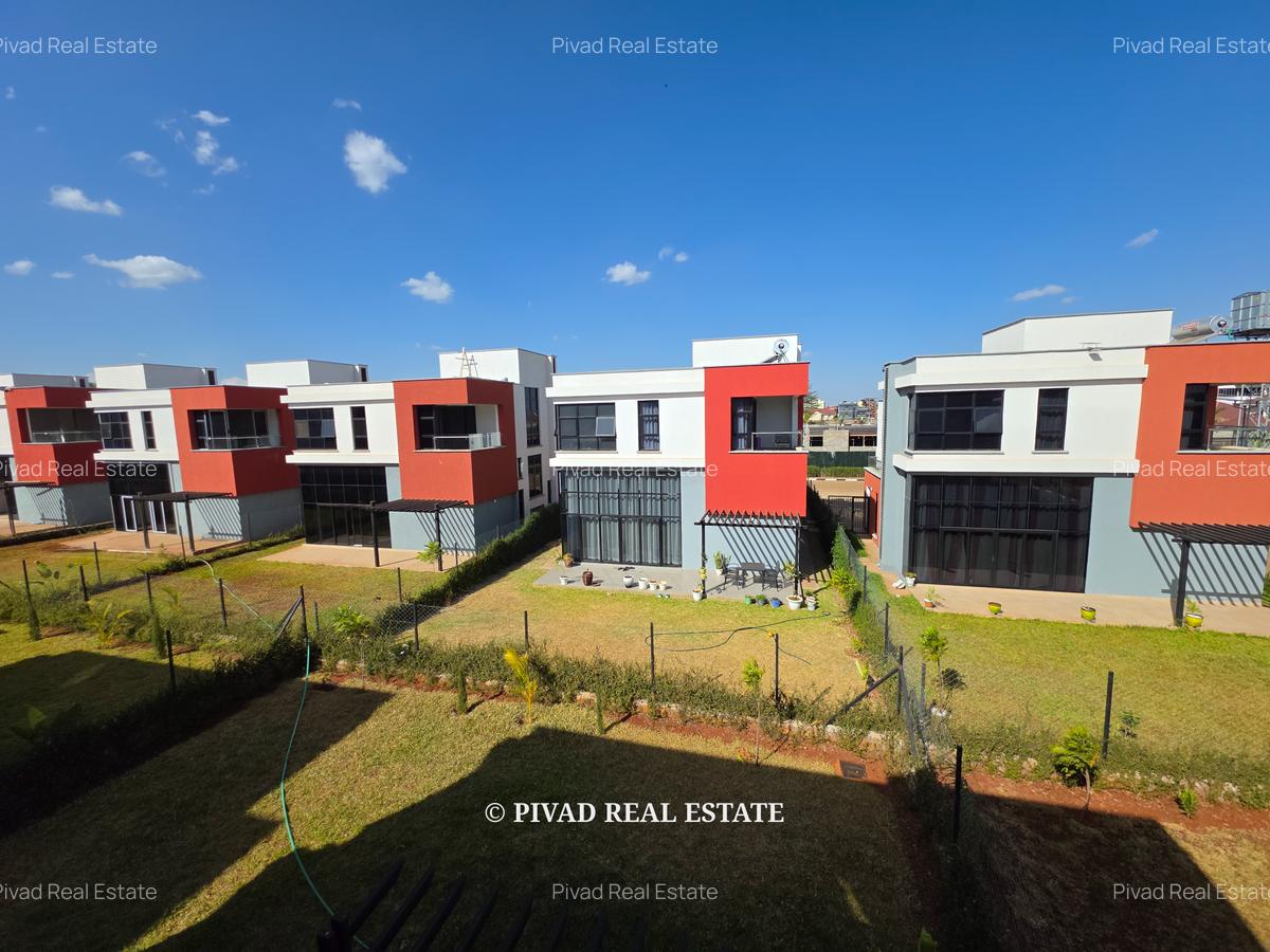 4 Bed Townhouse with Swimming Pool in Membley - 9
