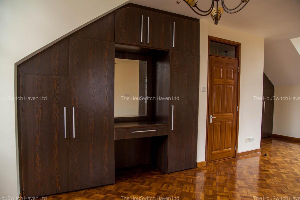 4 Bed Townhouse with En Suite at Chalbi Rd - 12