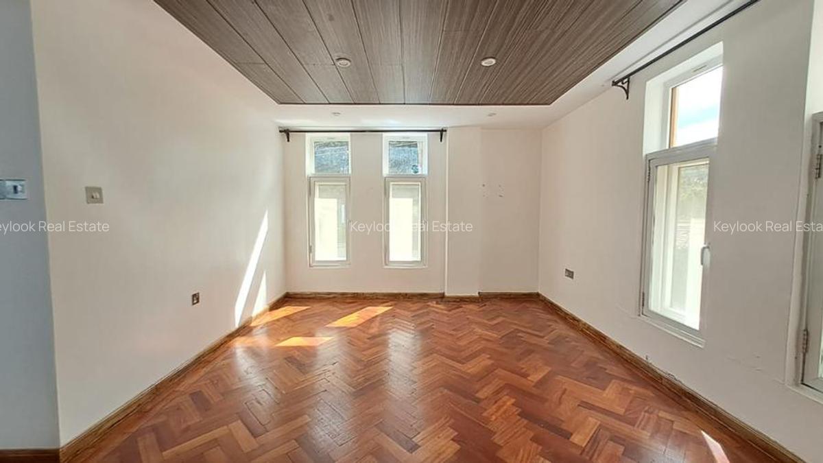 5 Bed Townhouse with En Suite at Lavington Green - 5