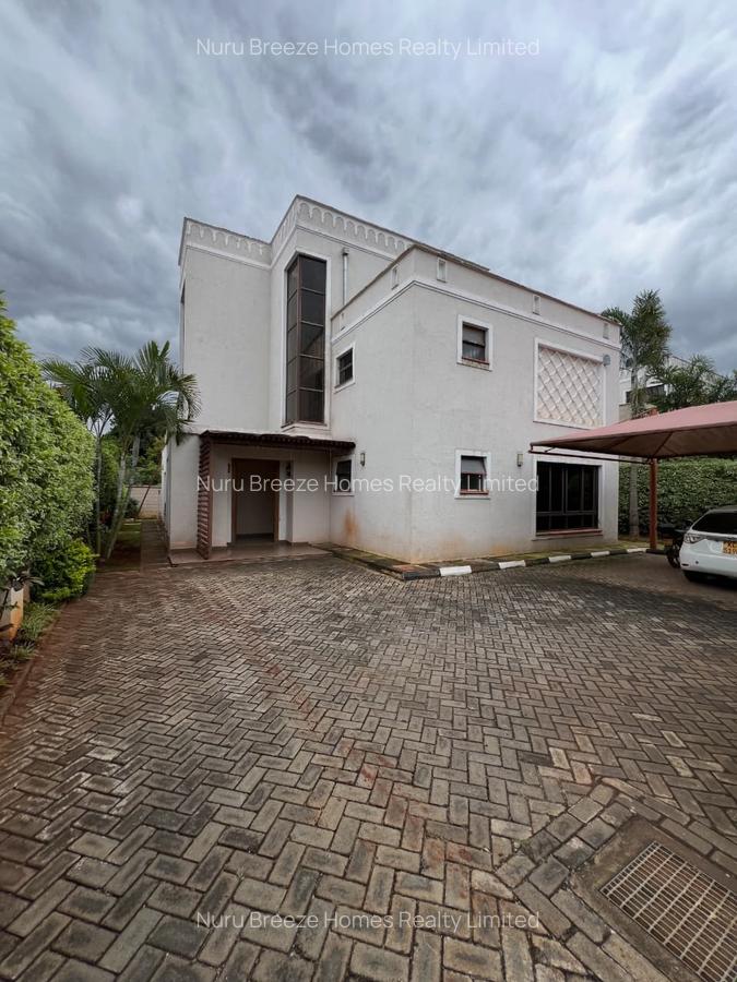 4 Bed Townhouse with En Suite in Lavington - 10