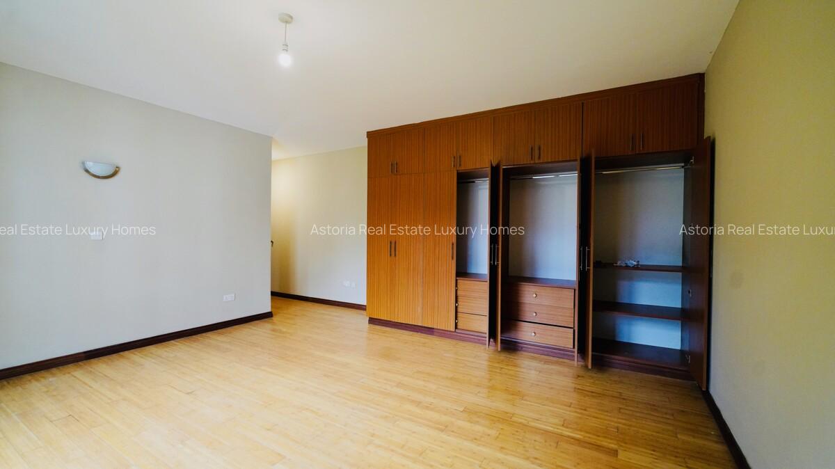 3 Bed Apartment with En Suite at 2026-536 3 Bed - 19