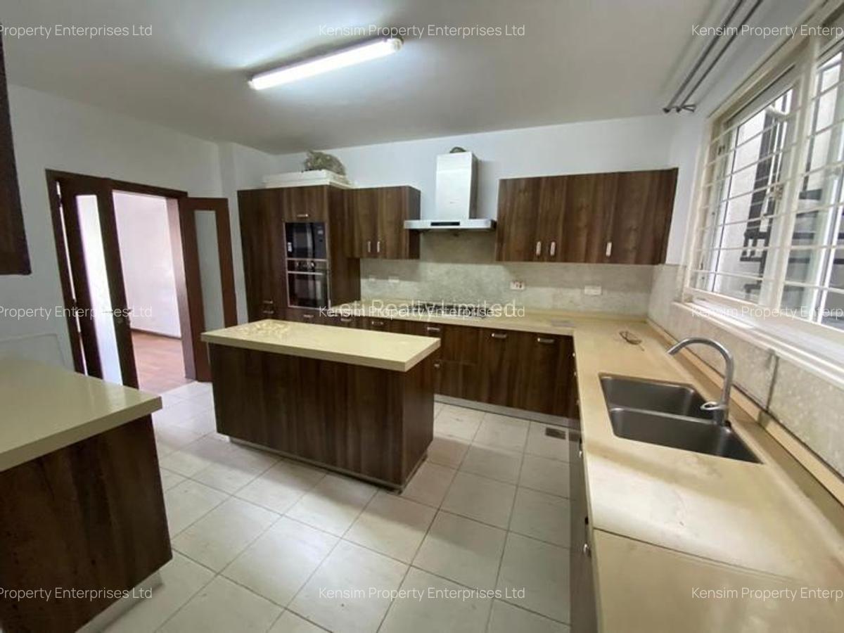 5 Bed Townhouse with En Suite in Lavington - 6